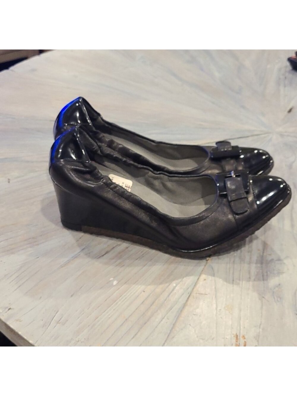 Stuart Weitzman black leather with patent leather wedge heels - Picture 4 of 7